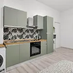 Group-friendly Flat 10 Minutes From The Stadium Wifi Pet